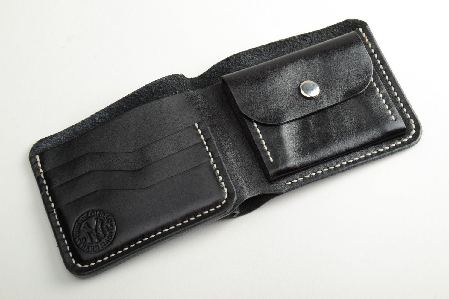 Handgemachte Geldbörse aus Leder in Schwarz elegant künstlerisch für Mann foto 3