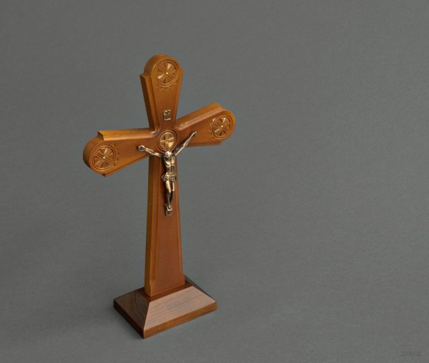Католический настольный крест фото 1