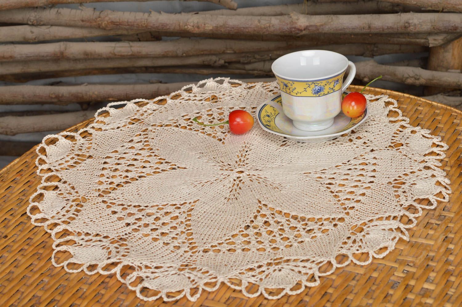 Joli napperon fait main couleur crème tricoté au crochet en coton décoratif photo 1