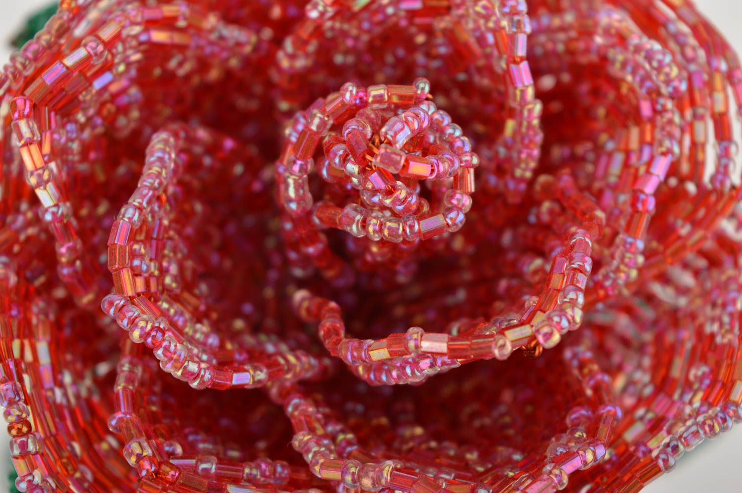 Композиция из бисера ручной работы красная роза из бисера цветок из бисера фото 2