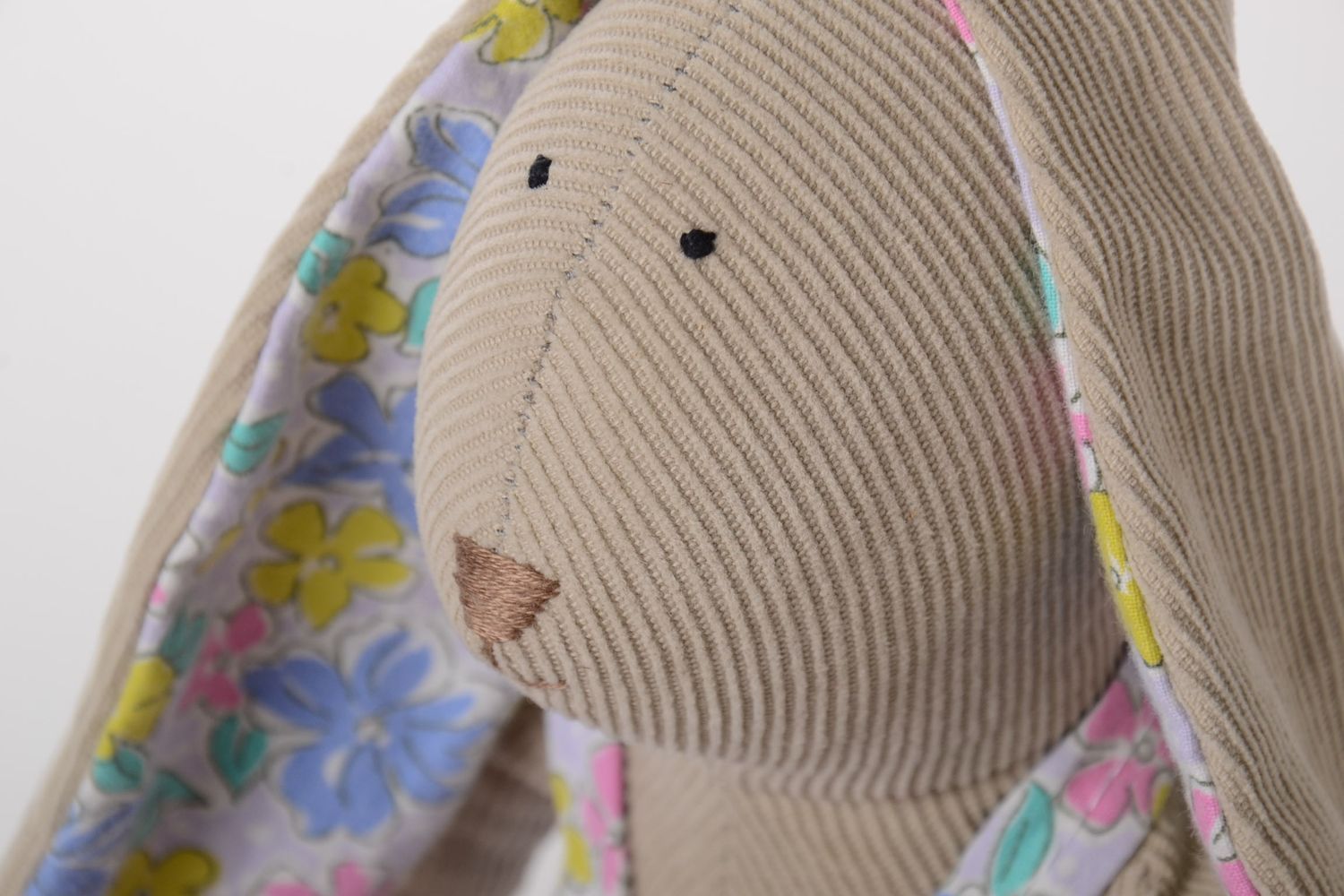 Coneja de peluche hecha a mano juguete de tela regalo original para niña  foto 3