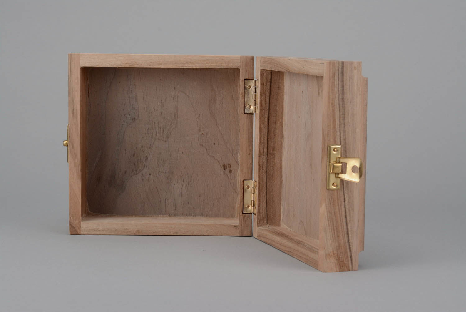 Caja en blanco de madera foto 5