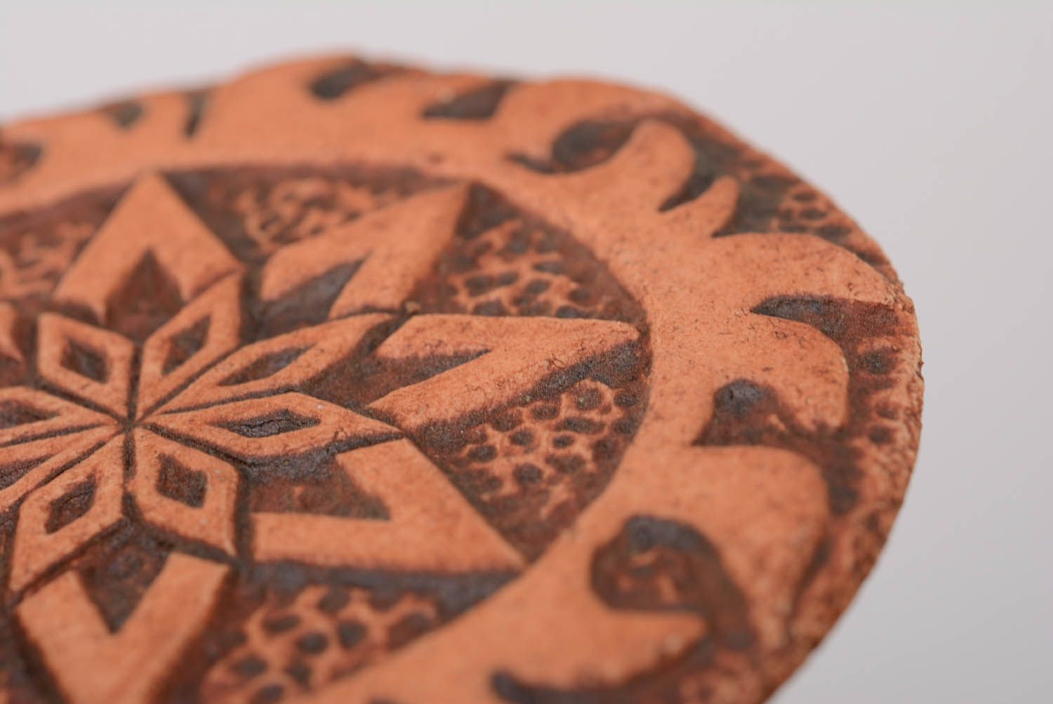 Pigente talismã de interior de cerâmica pintado com tintas naturais engobes Alatyr foto 2