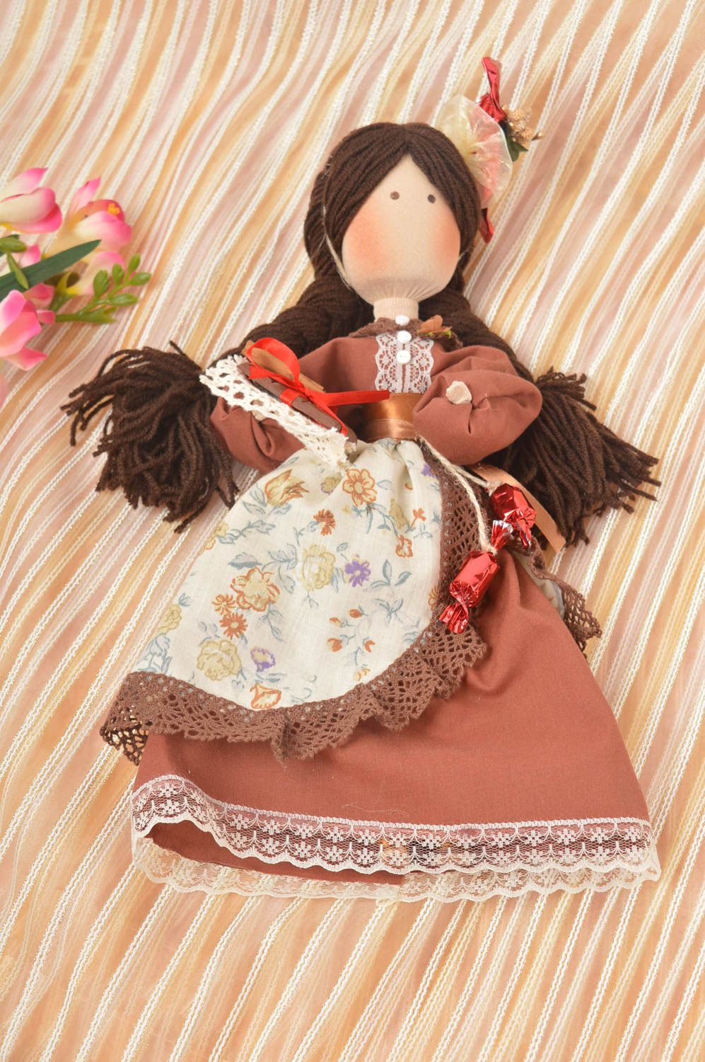 Muñeca artesanal decoración de casa con cinta de raso de tela regalo original foto 1