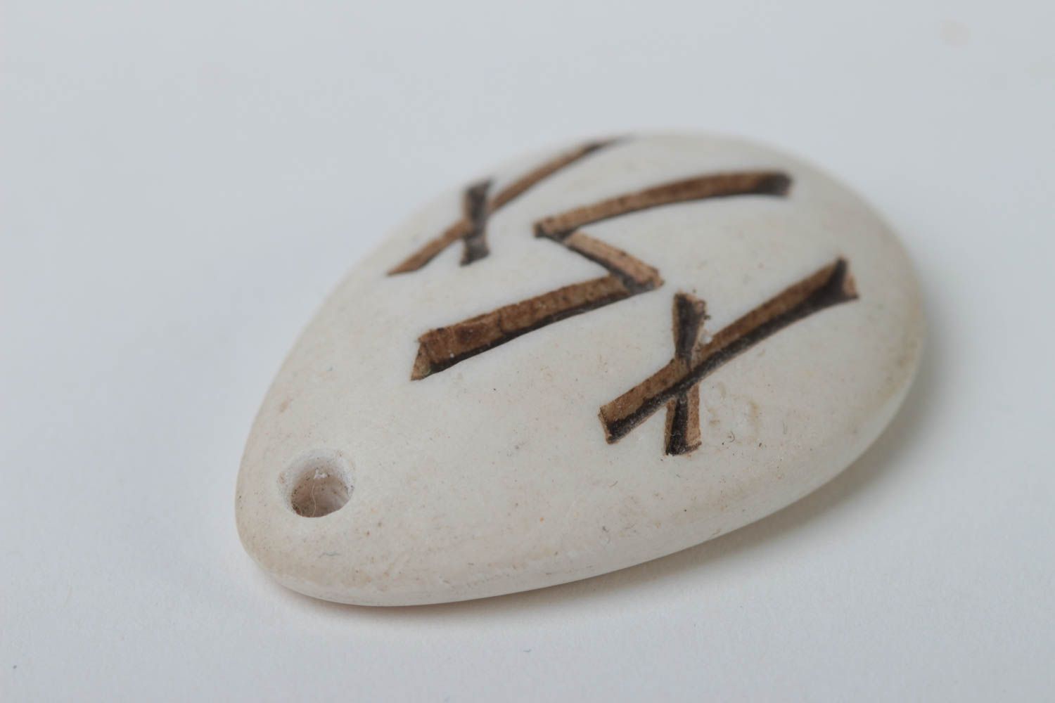 Pendentif ovale fait main Bijou ethnique Accessoire femme runes amulette photo 3