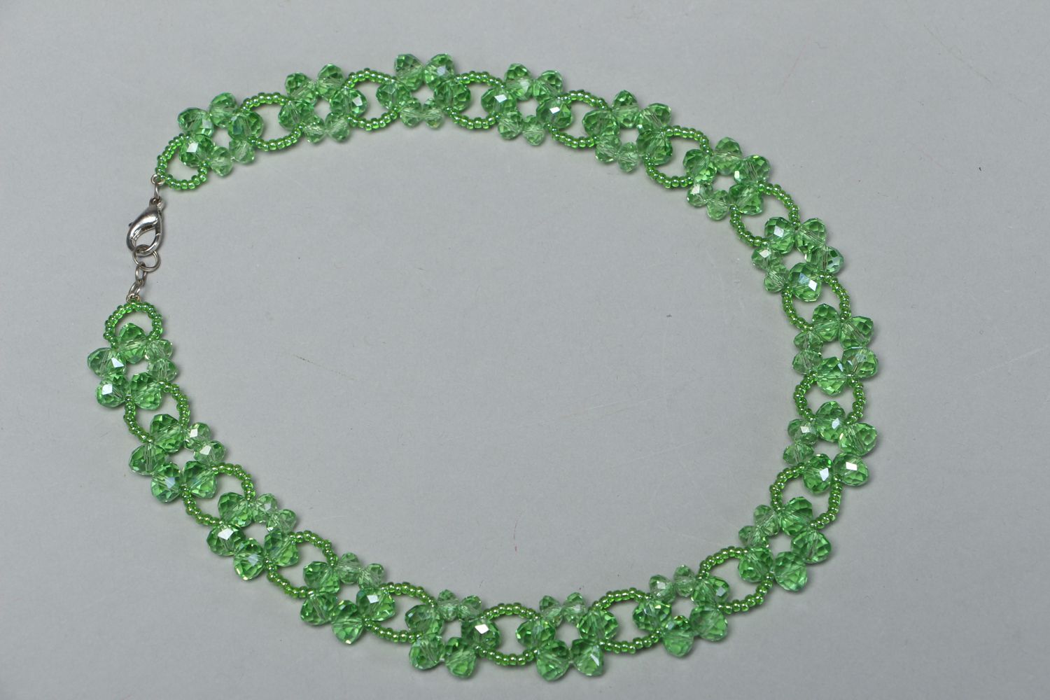 Beautiful green beaded necklace with crystal photo 1