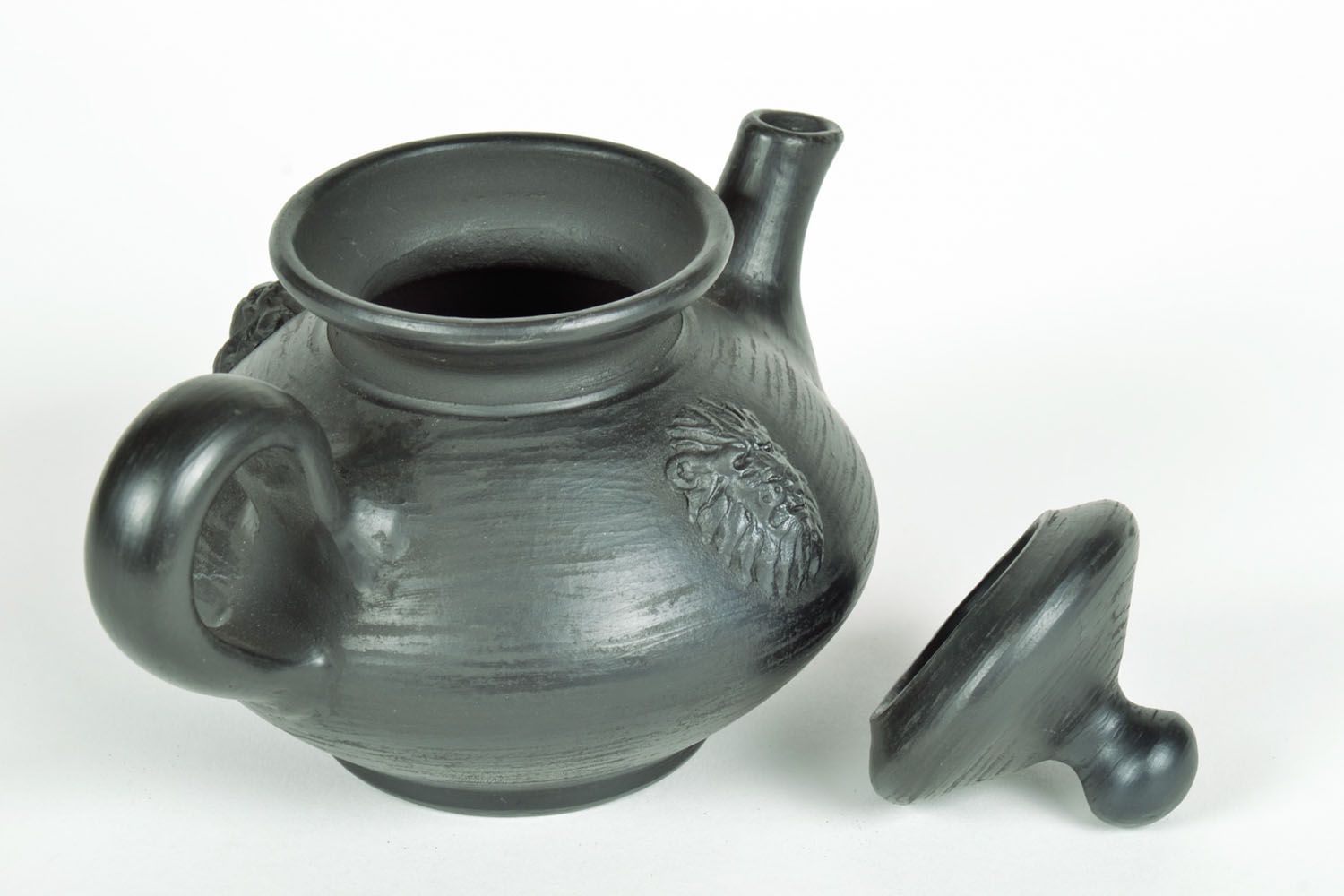 Schwarze Teekanne aus Keramik foto 3
