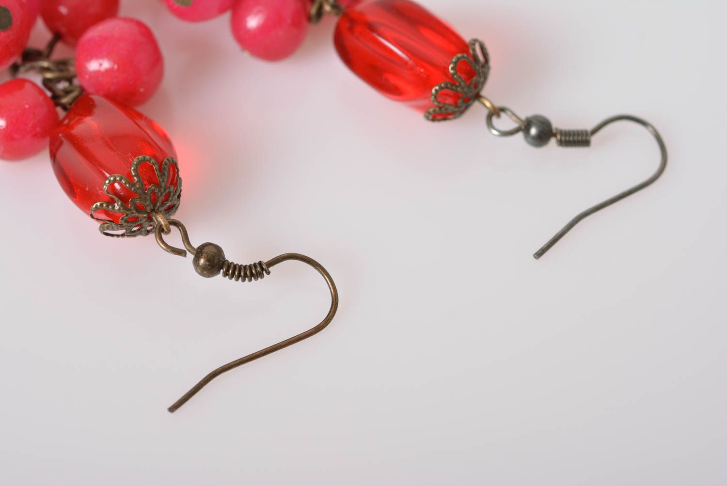 Boucles d'oreilles pendantes en pâte polymère rose foncé faites main pour femme photo 5