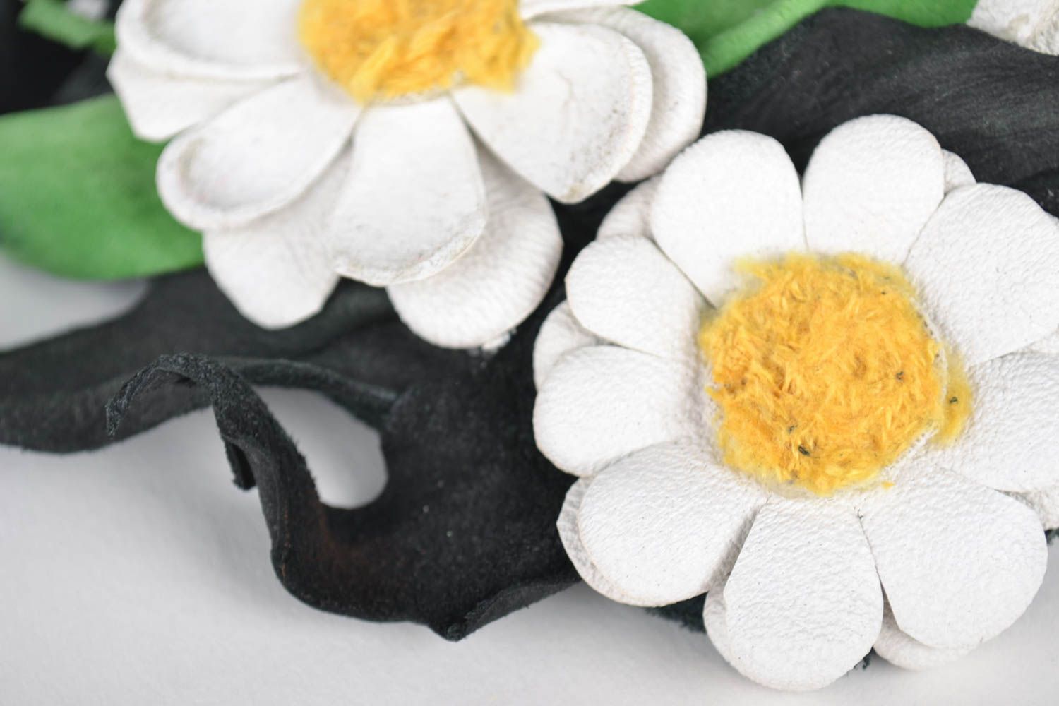 Заколка из кожи цветок аксессуар ручной работы украшение женское красивое фото 4