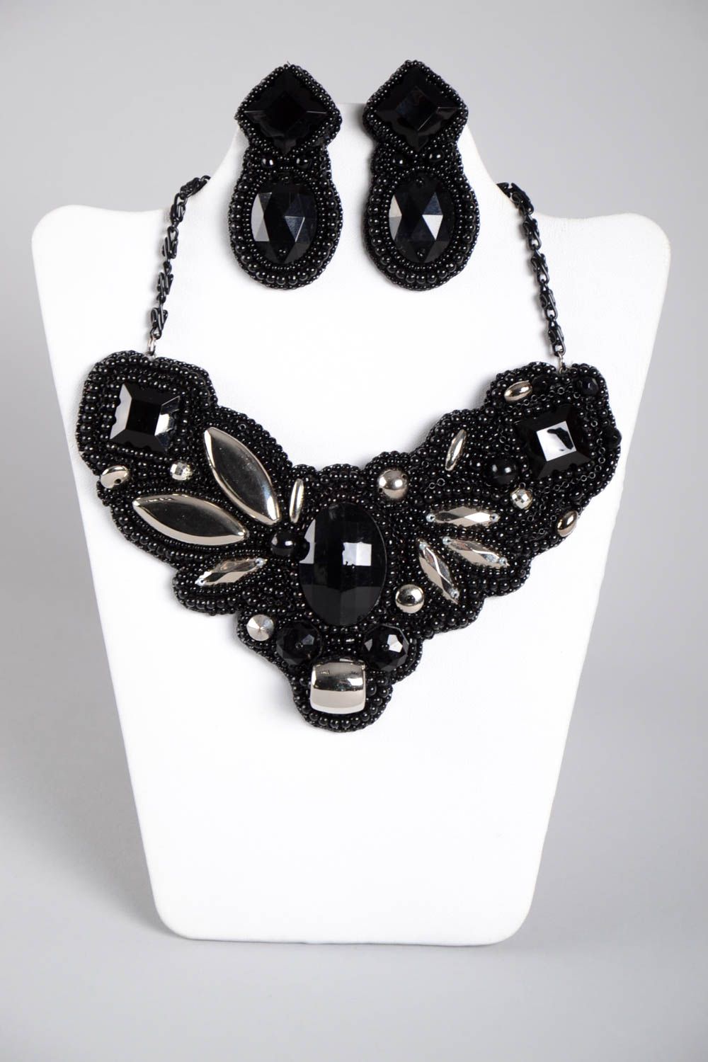 Boucles d'oreilles Collier fait main perles de rocaille Bijoux fantaisie noirs photo 2