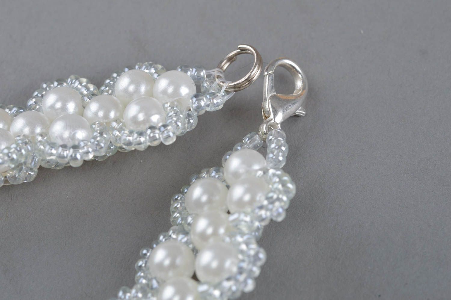 Künstlerisches Collier aus Glasperlen und Perlen weiß silber für Damen handmade foto 4