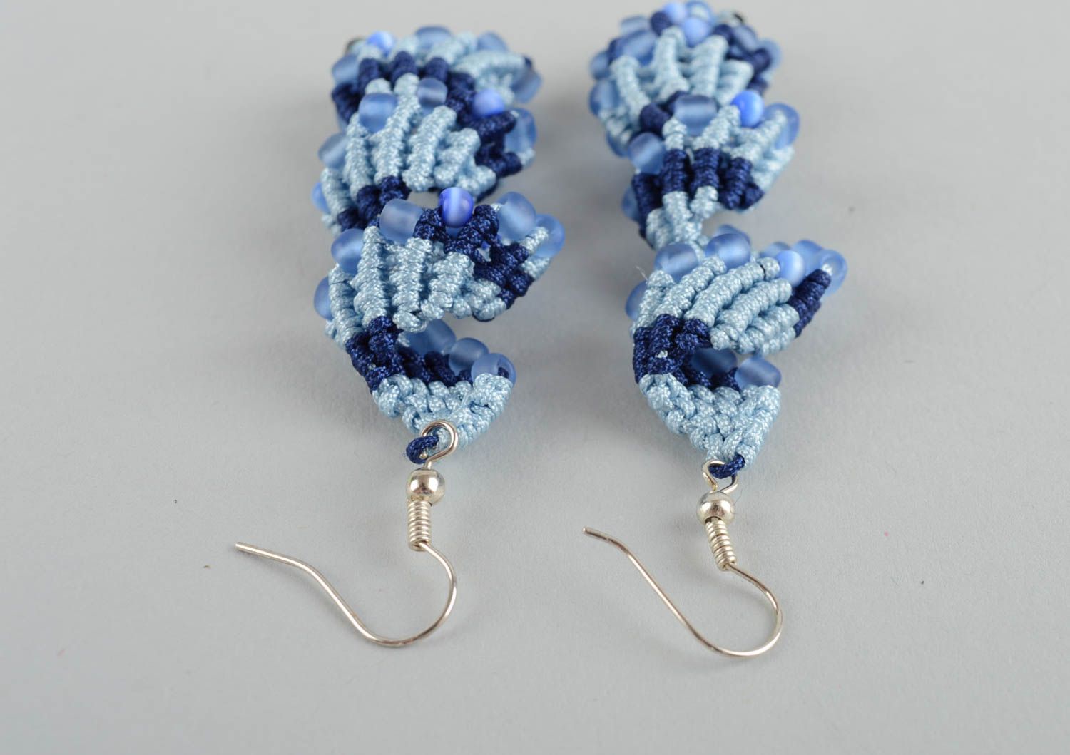 Boucles d'oreilles pendantes Bijou fait main tricotées bleues Cadeau femme photo 5