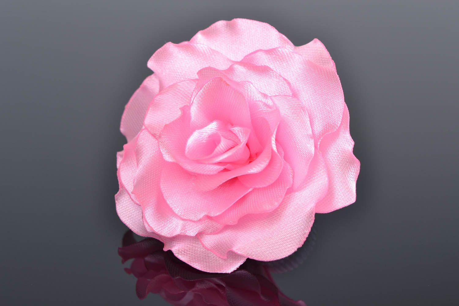 Rosa Haargummi Blume handmade aus Atlasbändern Künstler zart für kleine Mädchen foto 1