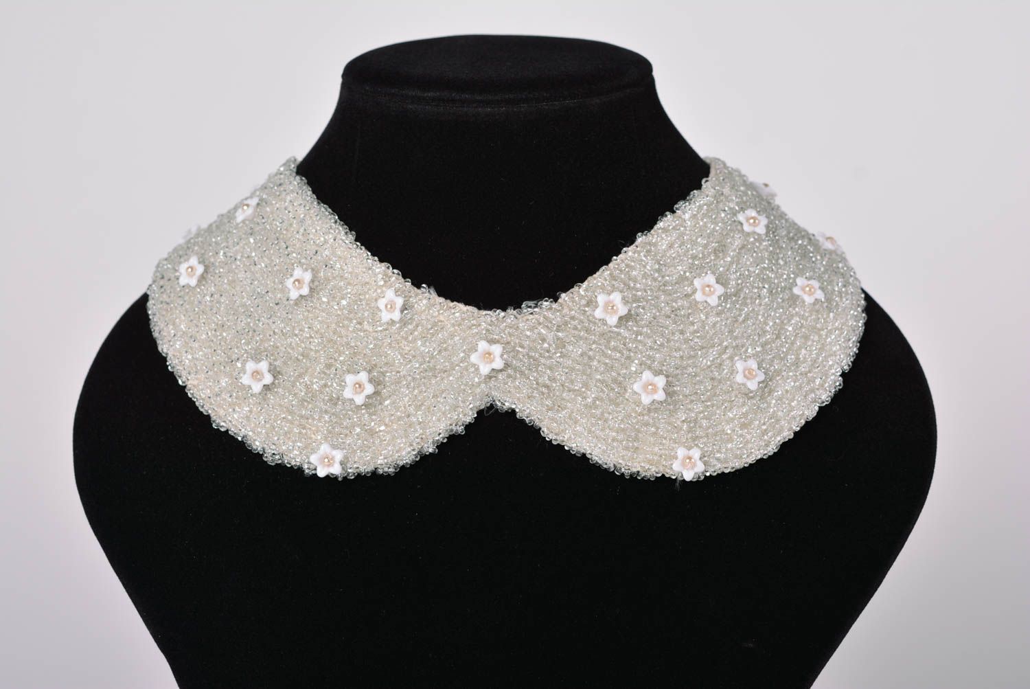Collier col blanc Bijou fait main en perles de rocaille original Cadeau femme photo 1