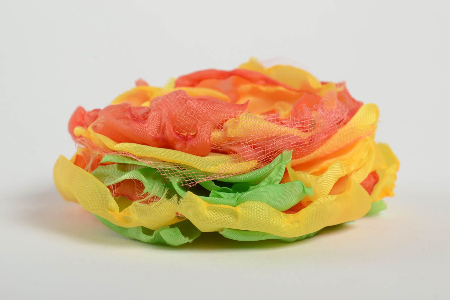 Яркая разноцветная брошь в виде цветка авторский аксессуар ручной работы фото 2