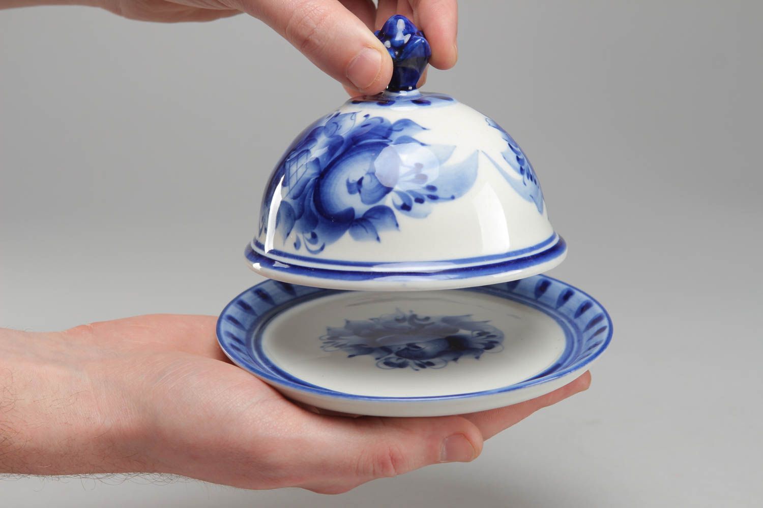 Porcelain butter dish with Gzhel painting photo 4
