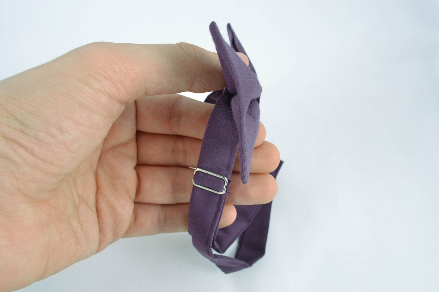 Pajarita de tela hecha a mano para traje violeta foto 2