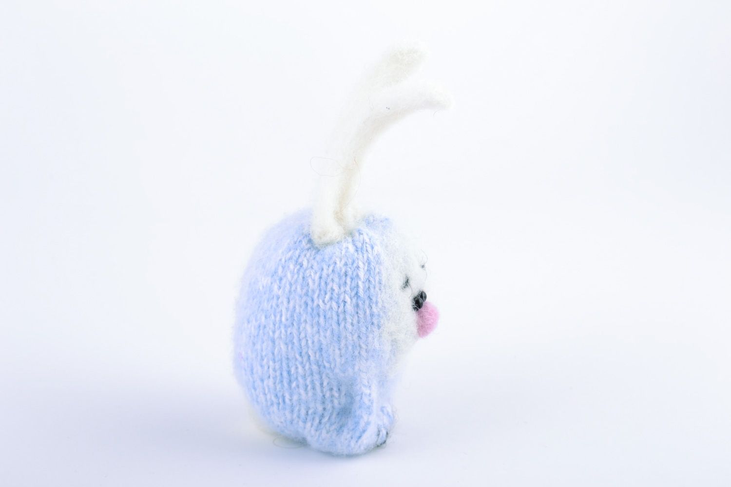 Игрушка заяц с длинными ушами голубого цвета вязаная с валянием  фото 2