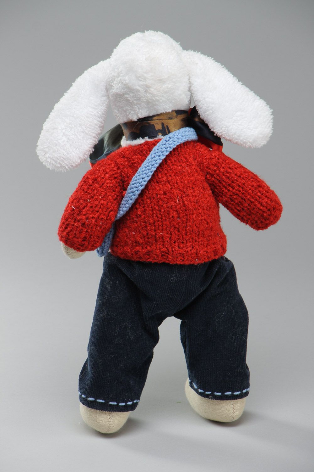 Красивая мягкая игрушка барашек ручной работы из льна в вязаном костюме фото 4