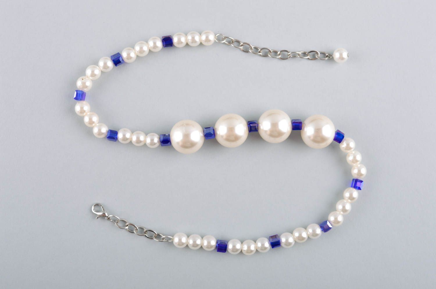 Collier design Bijou fait main blanc fausses perles cristaux métal Cadeau femme photo 5
