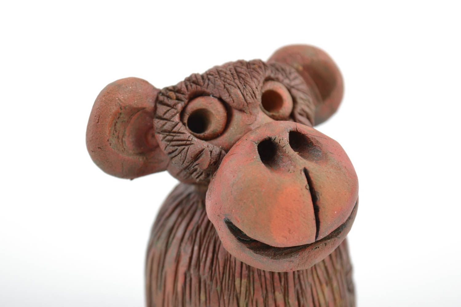 Figurilla artesanal de mono pequeñito para decoración de mesa de arcilla roja  foto 4