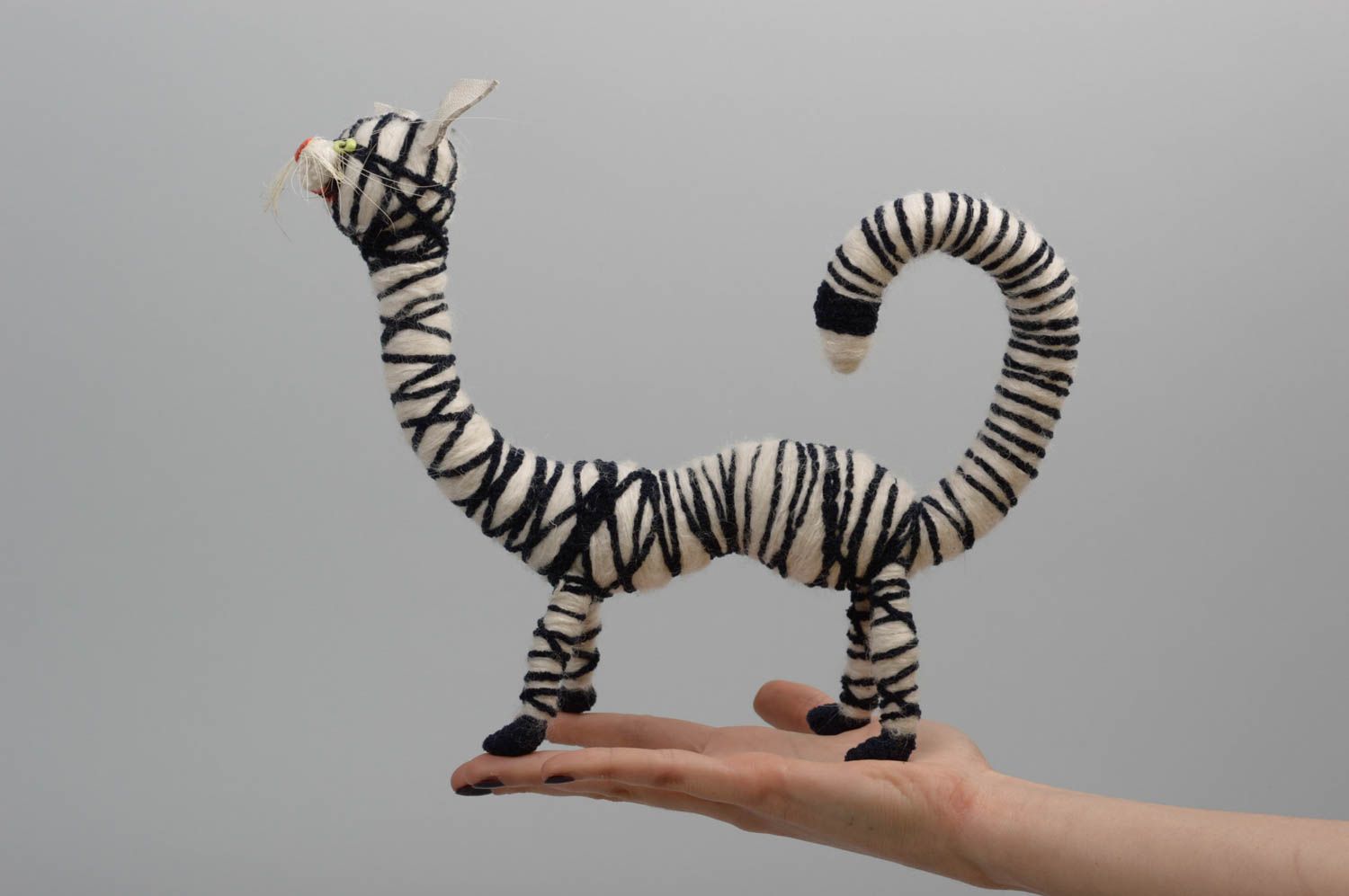 Игрушка котик ручной работы игрушка животное авторская игрушка из ниток фото 5