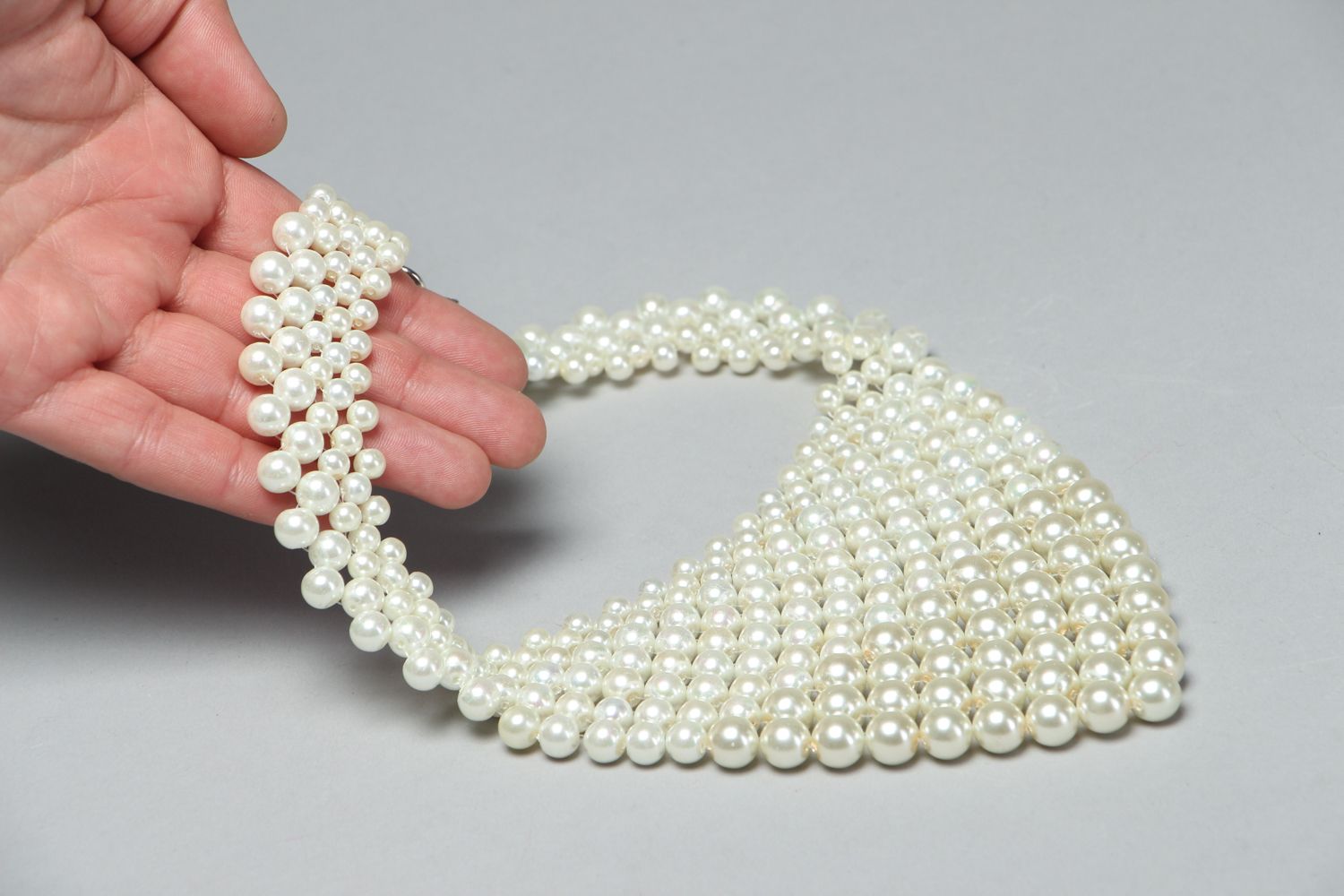 Collar de perlas artificiales hecho a mano foto 4