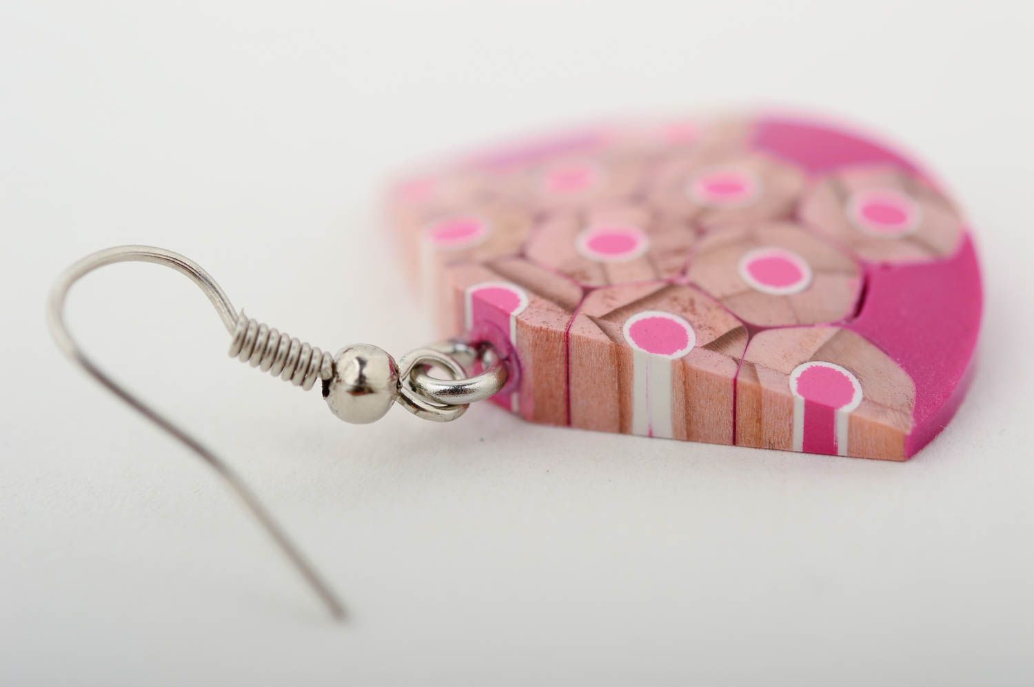 Серьги ручной работы украшение из карандашей розовые женские стильные серьги фото 5