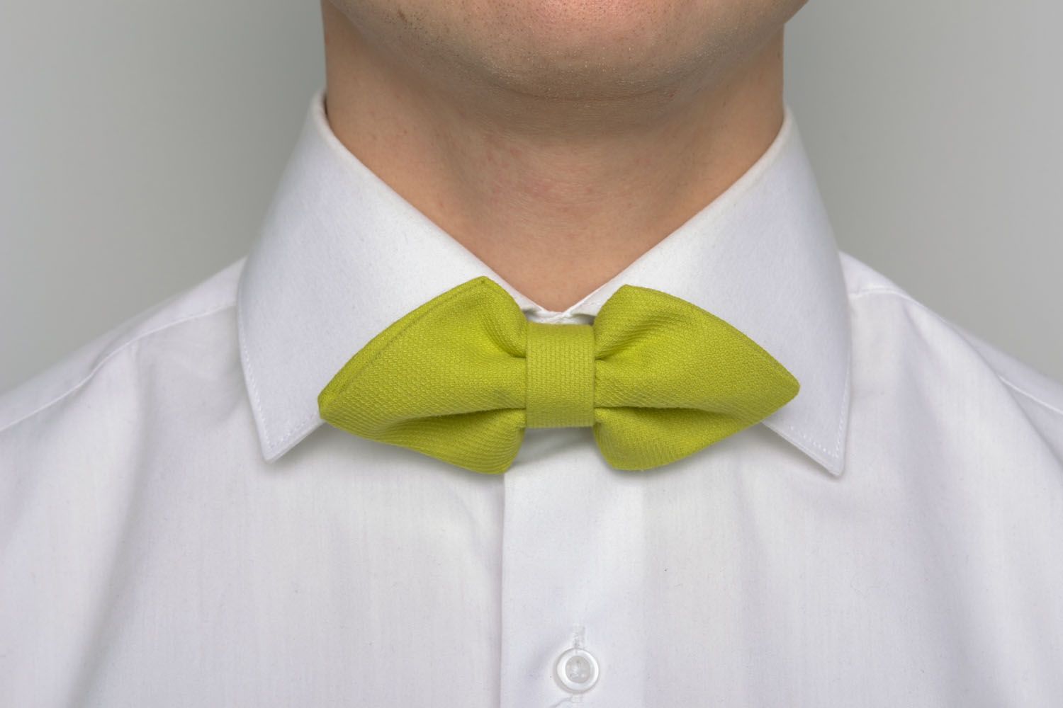 Triangle lime bow tie photo 1