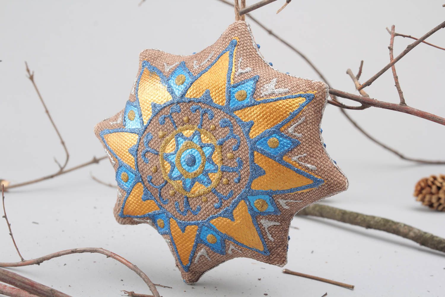 Pingente para a decoração Estrela do Natal costurado de tecidos naturais foto 5