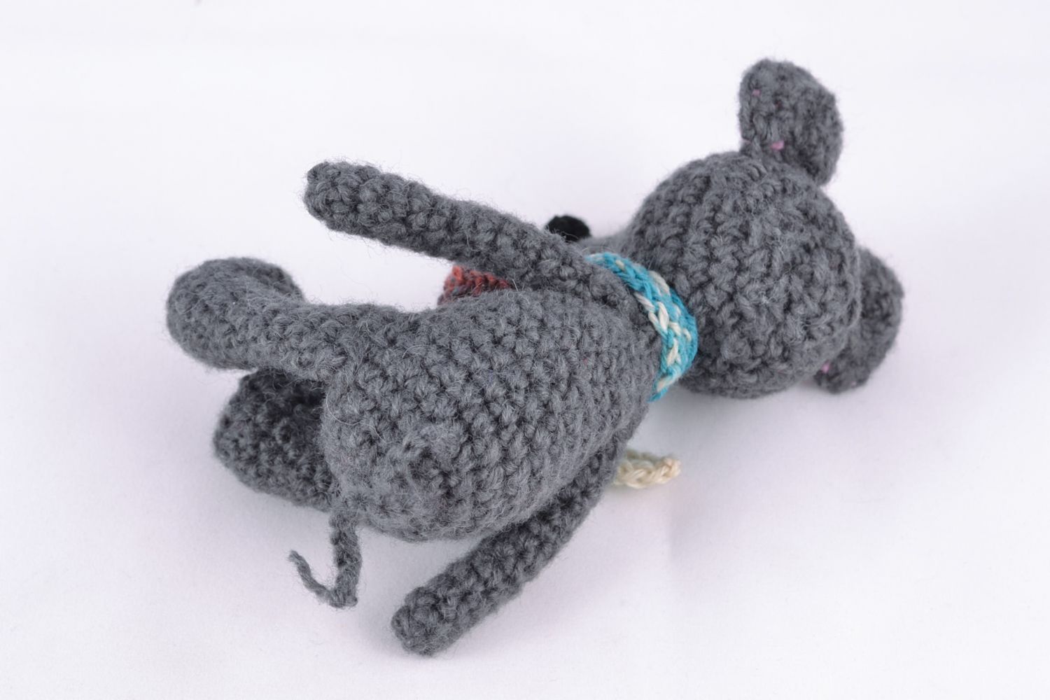 Petit doudou tricoté en fils mixtes au crochet fait main original Souris grise photo 5