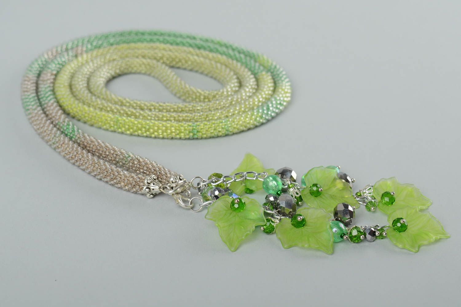 Collar de abalorios bisutería artesanal accesorio de mujer lariat verde foto 2