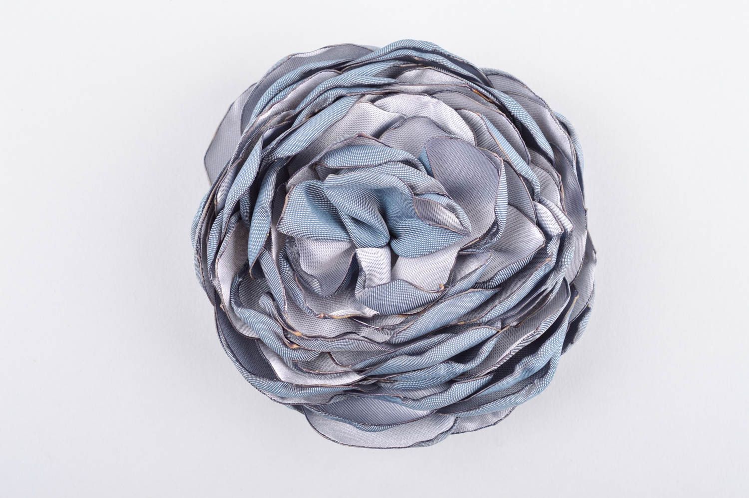 Broche textile Bijou fait main grande belle fleur grise Accessoire femme design photo 2