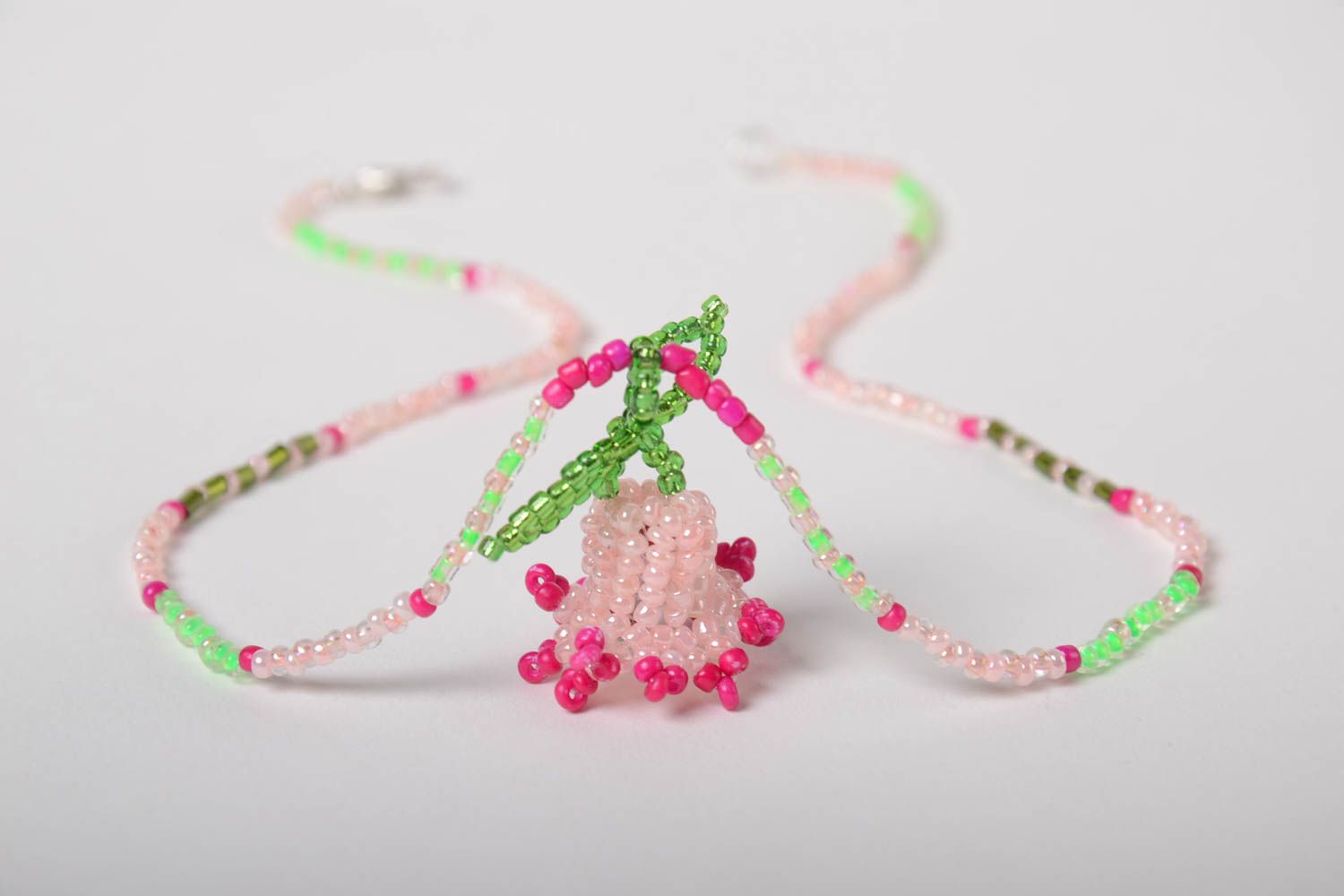 Pendentif en perles de rocaille Fleur campanule rose fait main pour enfant  photo 4