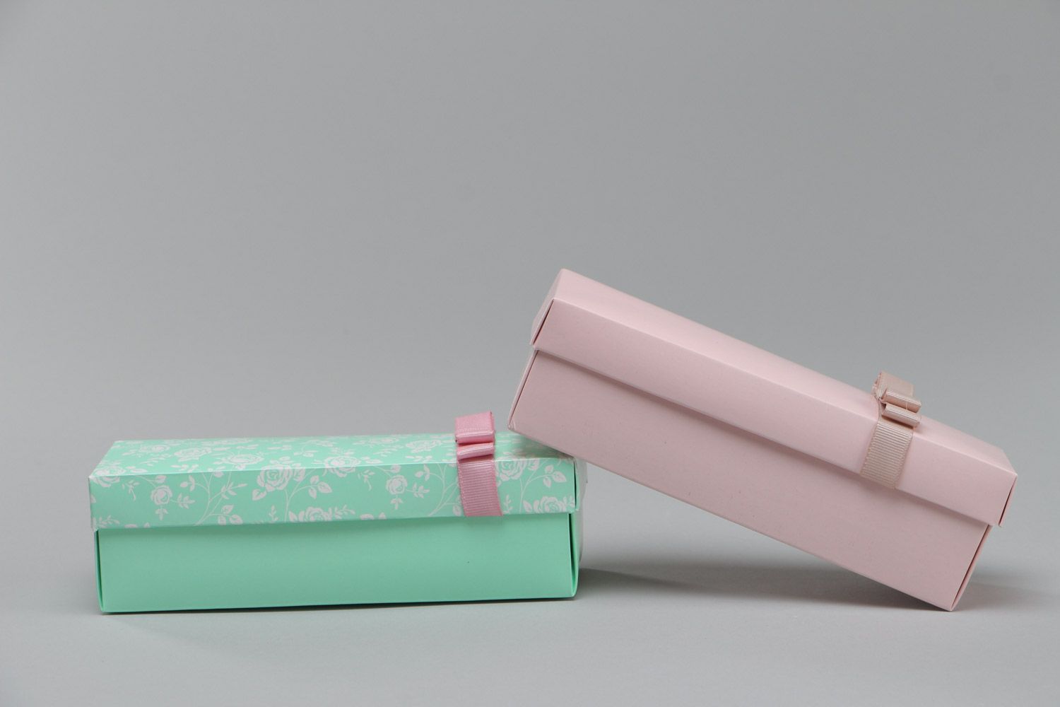 Набор подарочных коробок из картона с бантиками ручной работы мятная и розовая 2 шт фото 2