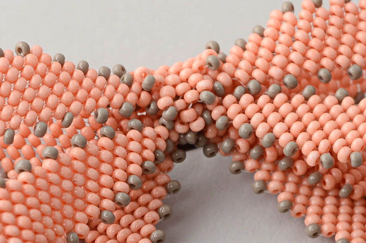 Broche en perles de rocaille faite main Noeud couleur saumon  photo 4