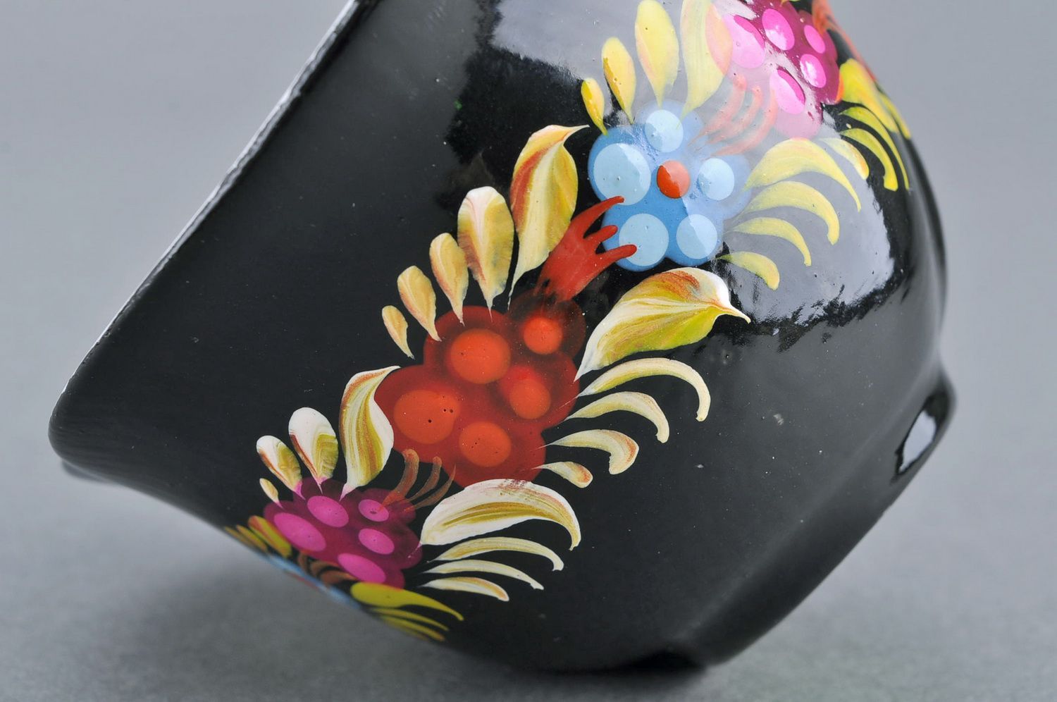 Bemalte handgemachte Kanne für Soße aus Keramik foto 2