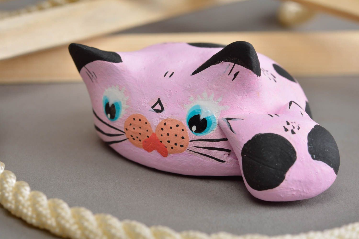 Figurine chat rose avec chaton en céramique faite main décorative petite photo 1