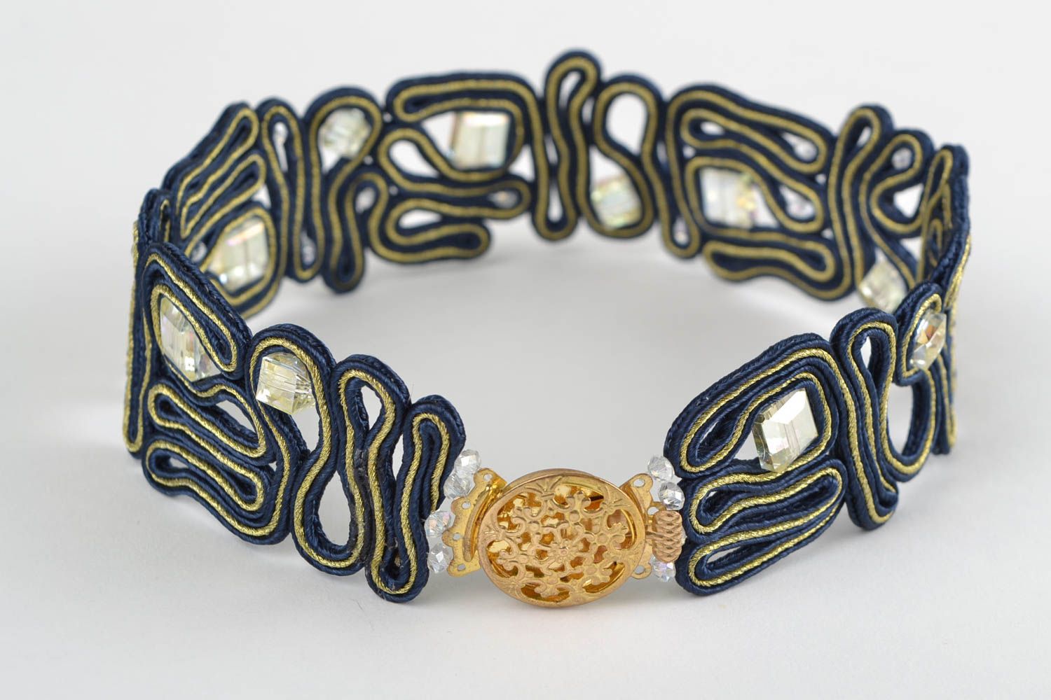 Breites dunkelblaues Soutache Armband mit Kristallen handmade Schmuck für Frauen foto 4