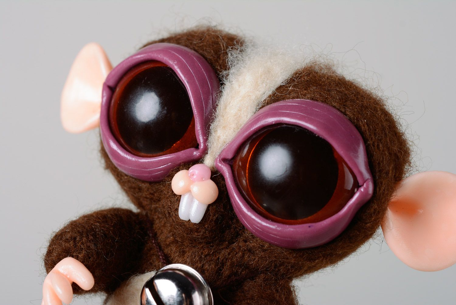 Handmade Spielzeug Außerirdischer aus Wolle gewalkt und Polymerton drollig  foto 3