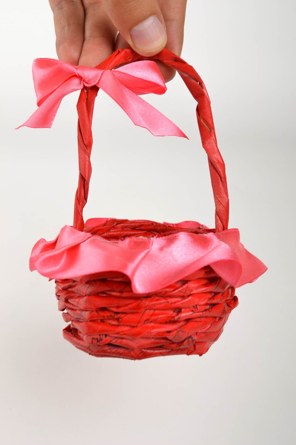 Handmade Korb aus Papier wohn Accessoire Korb geflochten rot mit rosa Schleife foto 5