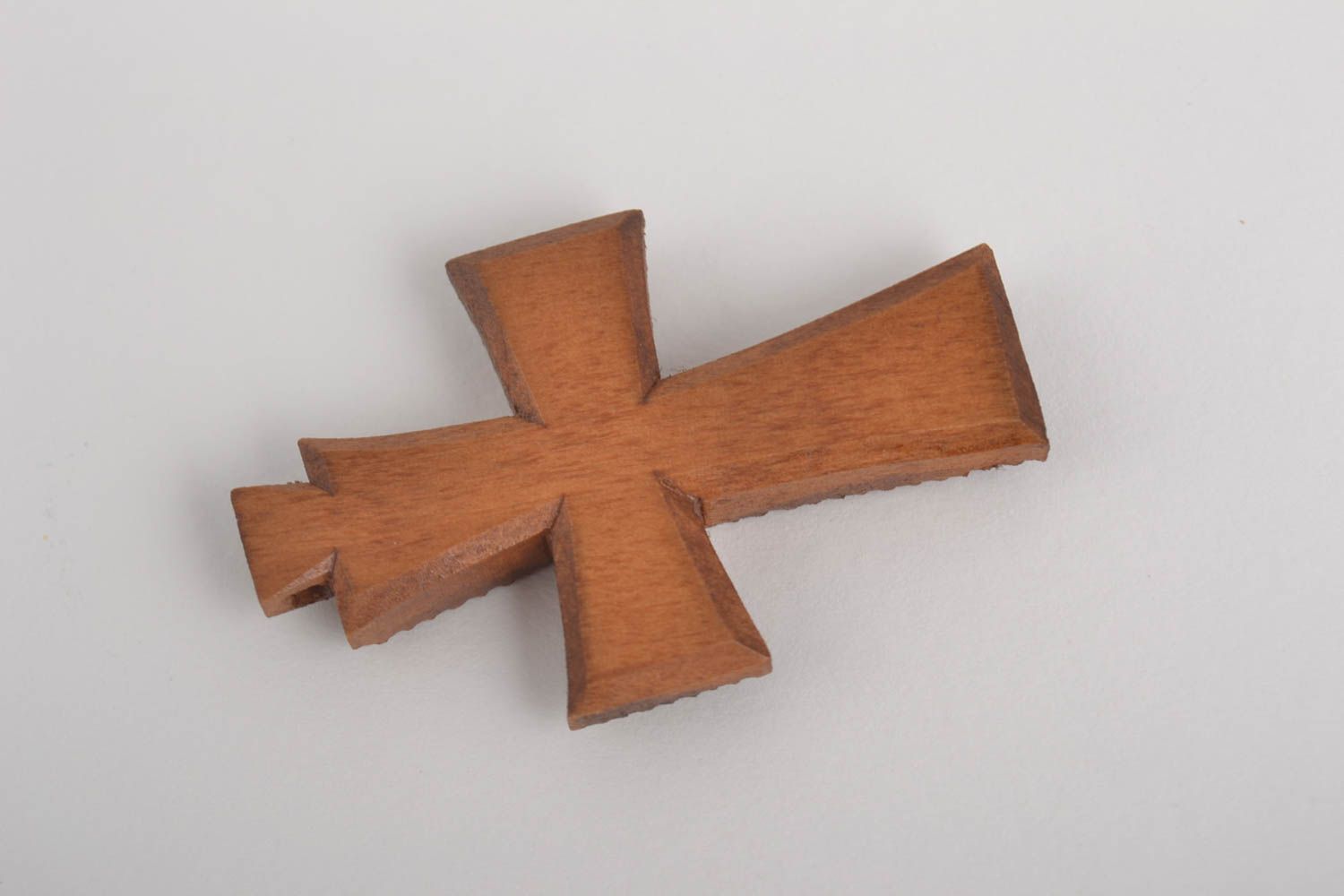 Pendentif croix fait main Bijou ethnique en bois Accessoire femme design photo 2