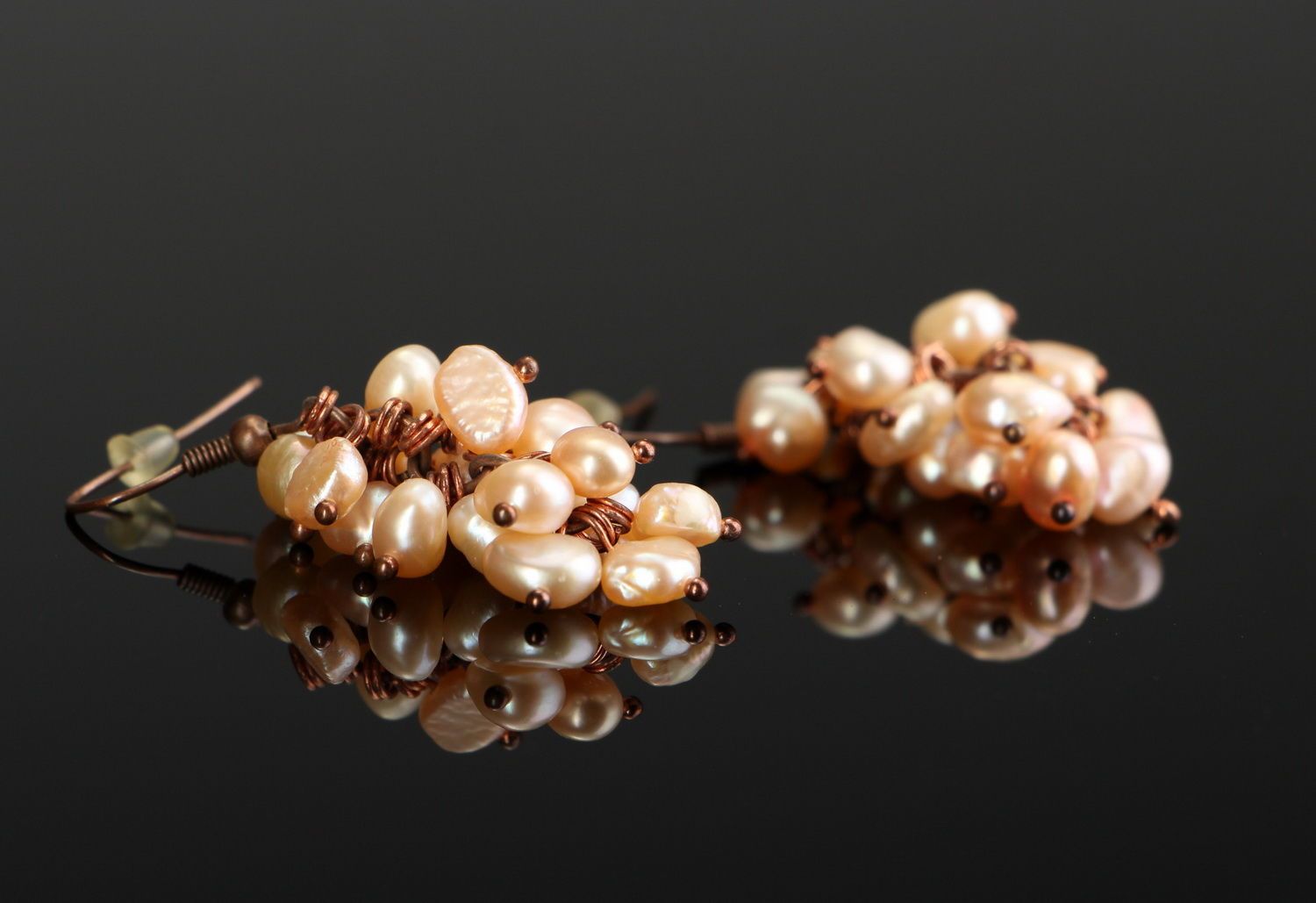 Pendientes de cobre con perlas de río foto 5