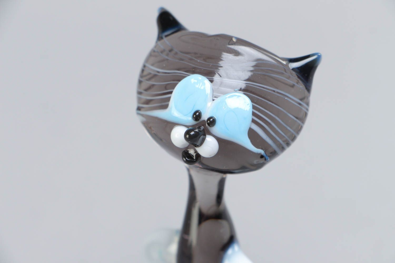 Фигурка серого кота из стекла ручной работы маленькая необычная красивая фото 3