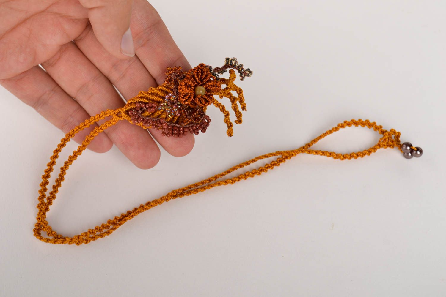 Колье из ниток украшение ручной работы оранжевое модная бижутерия на шею фото 5