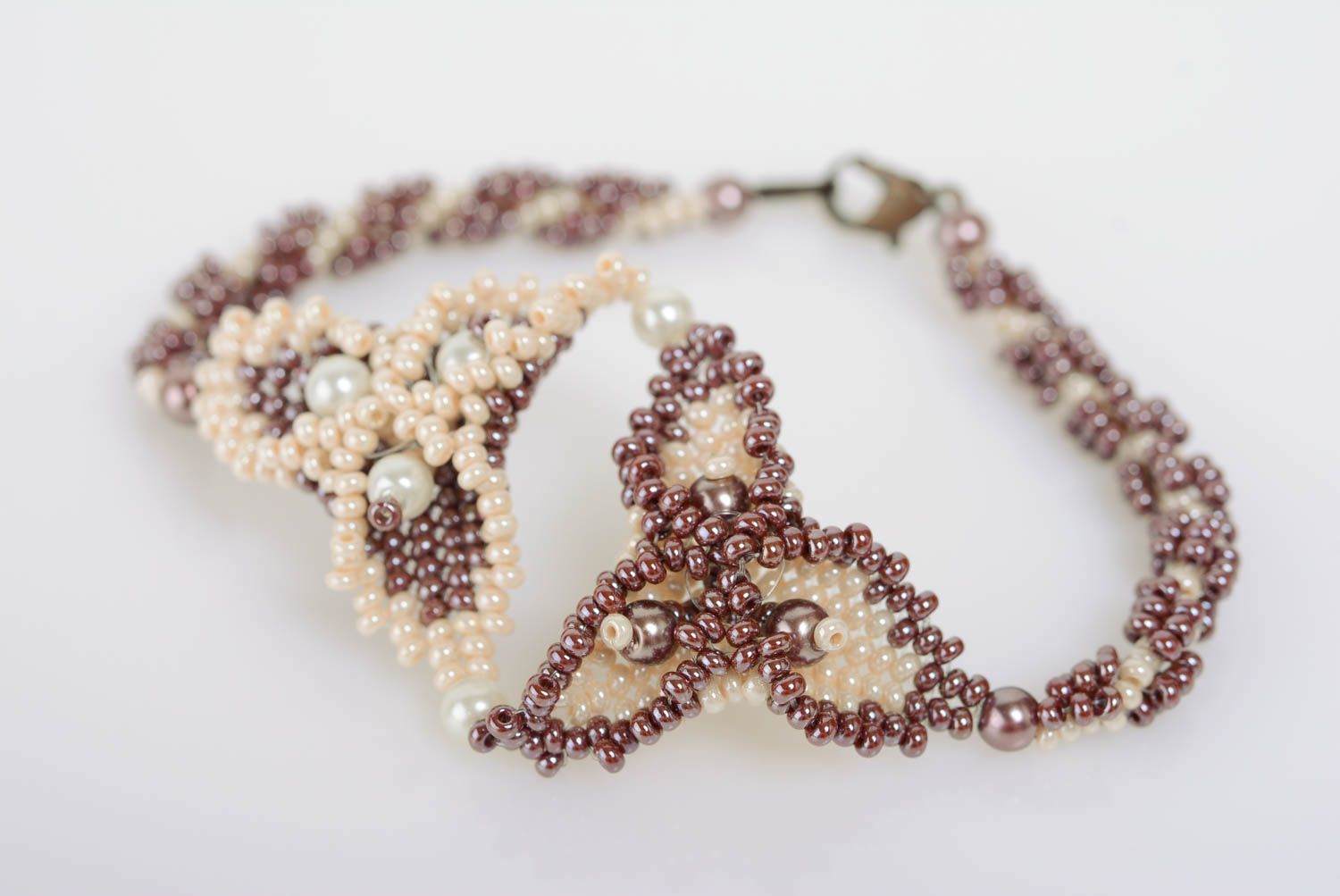 Bracelet en perles de rocaille brun beige fait main original avec fleurs photo 1