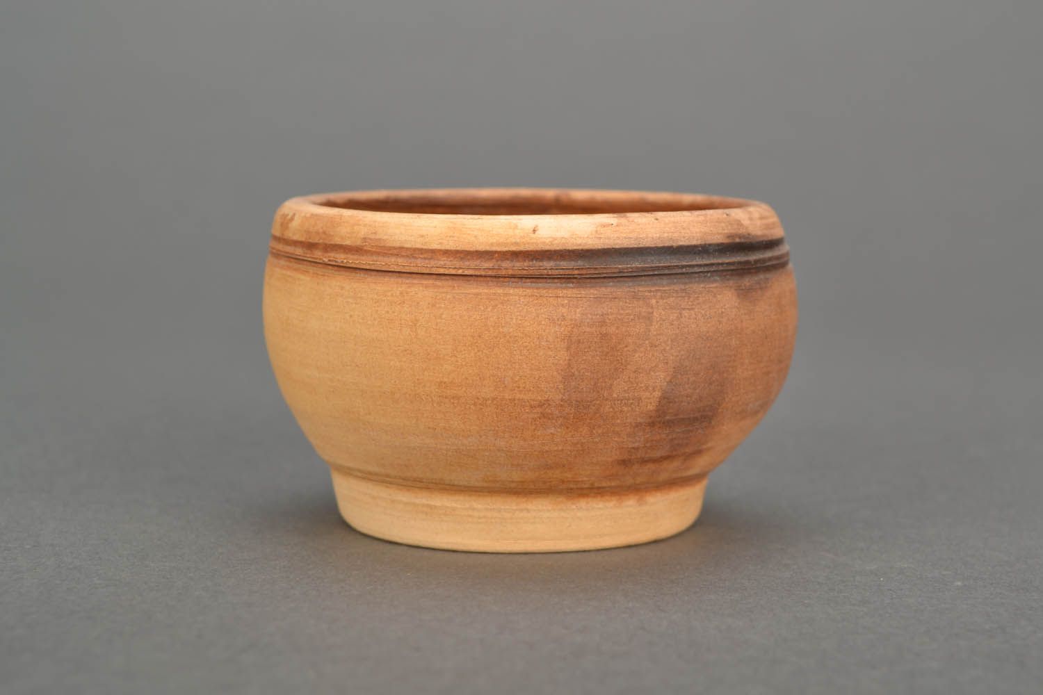 Bowl made of natural clay photo 3