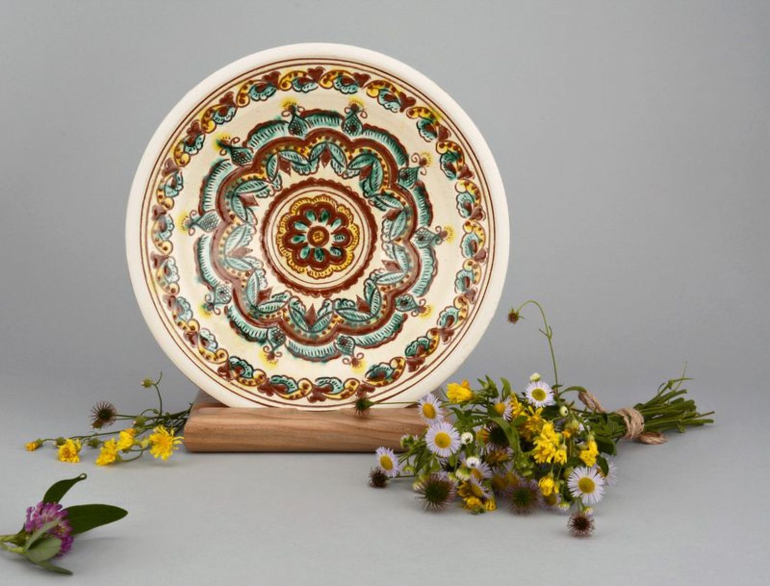 Декоративная настенная тарелка из глины фото 4