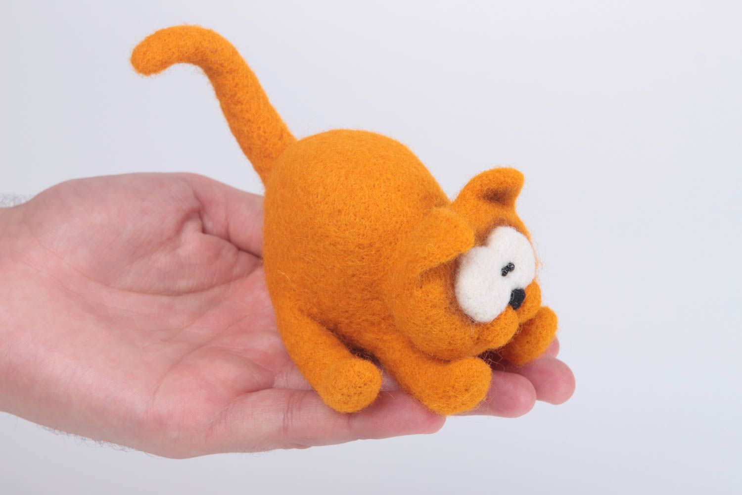 Обаятельная мягкая игрушка Рыжий кот из шерсти с бусинами ручной работы   фото 5