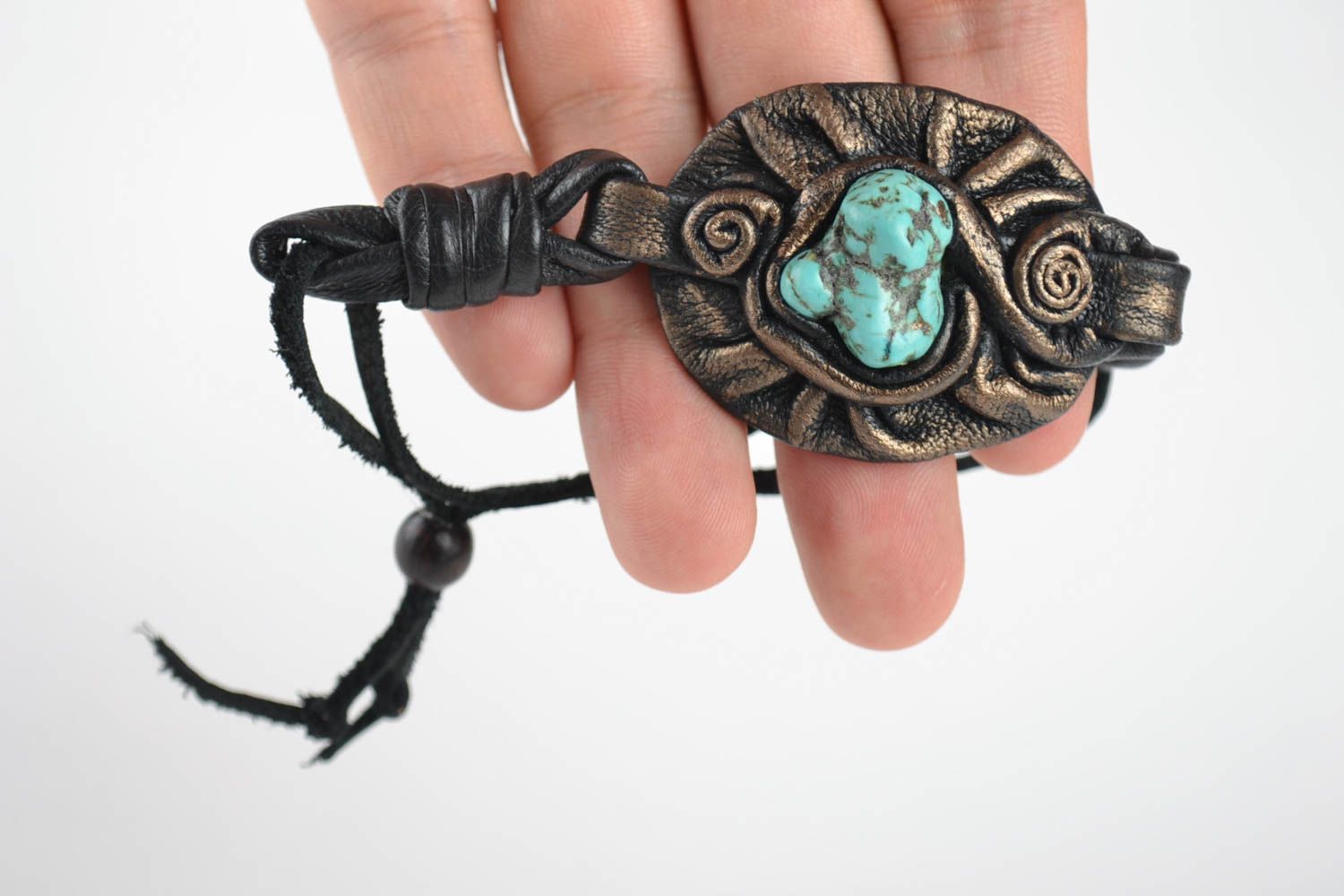 Bracelet en cuir Bijou fait main avec pierres turquoise large Accessoire femme photo 5